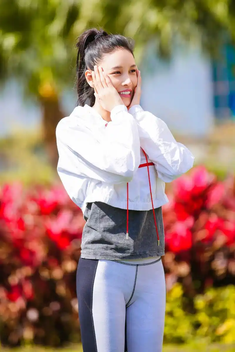 一直是各类节目追捧的嘉宾,曾在《奔跑吧兄弟》,《真正男子汉》等综艺