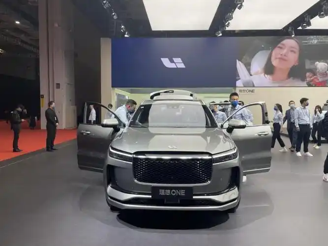 上海车展值得关注的3款车理想one展台依旧人头攒动热度高