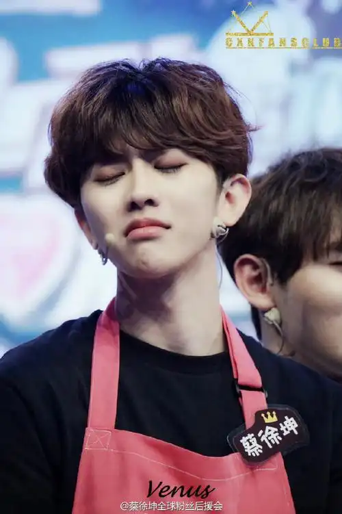 咋这么可爱啊 还嘟嘴 委屈巴巴的#蔡徐坤#|#蔡徐坤范思哲全球品牌代言