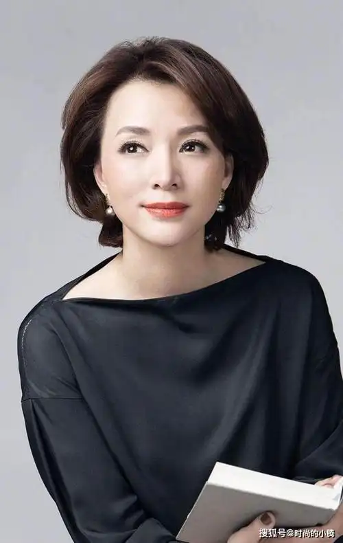 岁月不败美人颜董卿46岁还是那么优雅网友中国式女性魅力