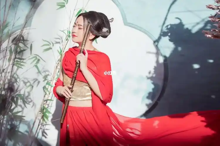 拿出来翻看的,半数以上都已是红色7815#古装#写真#传说中的陈芊芊