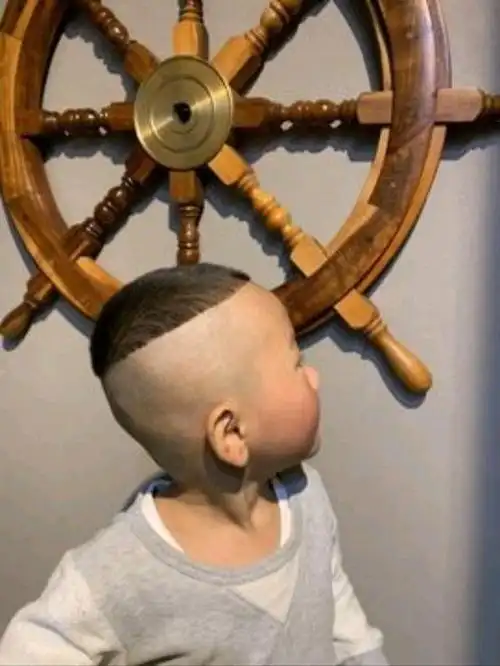 今天就给大家带来了十一最帅气小男孩发型15款,时尚还有型,快快收藏吧