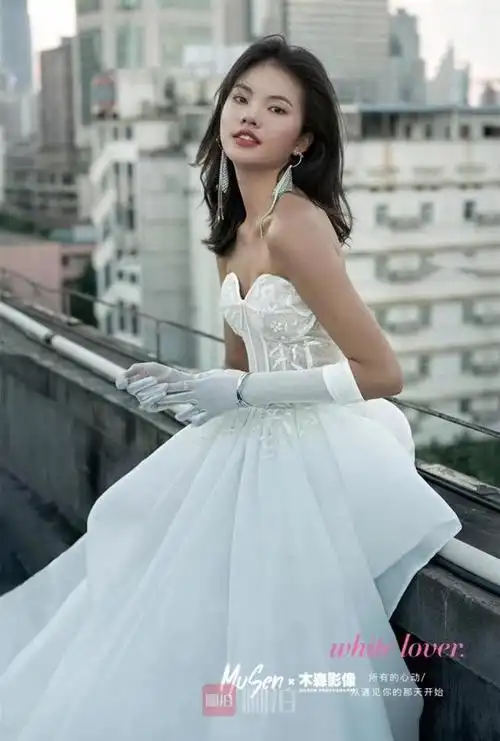 6张外景婚纱照:新娘与大自然的拥抱 单人婚纱照更有韵味