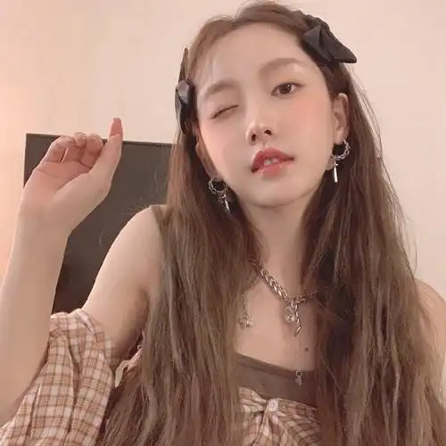 姜贞羽头像照片,长得好看又可爱时尚的美女姜贞羽微信头像图片