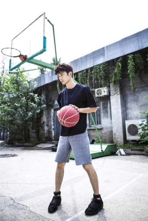 刘芮麟承认密聊女网友,发文道歉:10月初结束感情后头脑混乱了