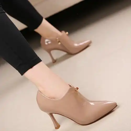 及踝靴_秋冬季时尚深口高跟鞋2019新款漆皮尖头细跟裸靴及踝靴短靴女