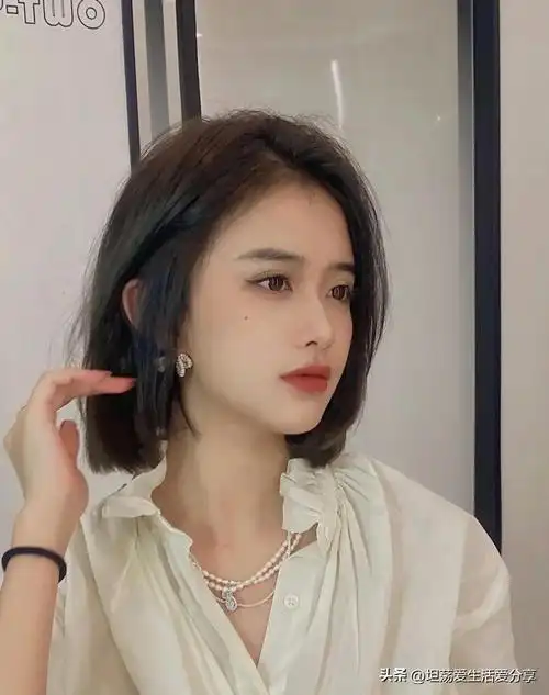 中性短发八字刘海男士3