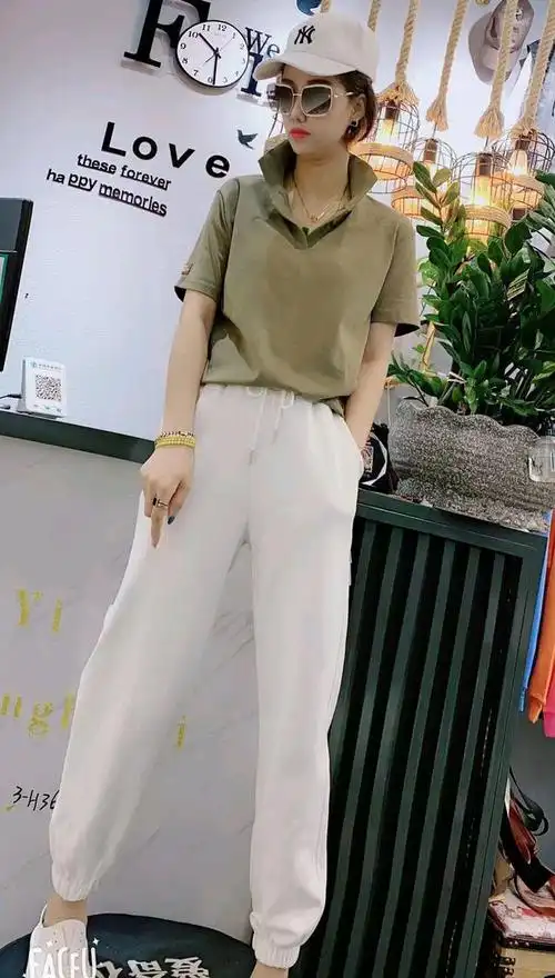 2021年女夏装时尚t恤 半身牛仔裙和t恤 卫裤的穿搭