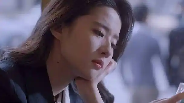 第三种爱情:霸总撩妹别具一格,一包纸巾也算礼物!这美女都能忍