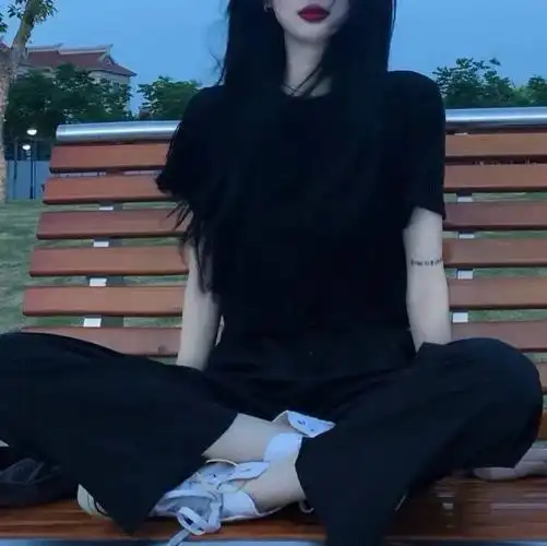 爱用的酷壁纸壁纸【黑色系】壁纸黑色系壁纸省电又有气质黑色系背景图