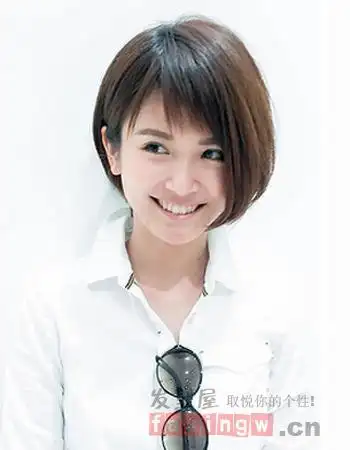 小编觉得圆脸与波波头的搭配堪称完美,利用齐刘海达到修颜减龄的时尚