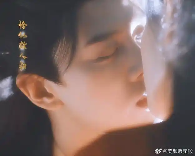 任嘉伦#想象一下,和如此美丽的长意小鱼亲吻,那该是多么浪漫的事情啊