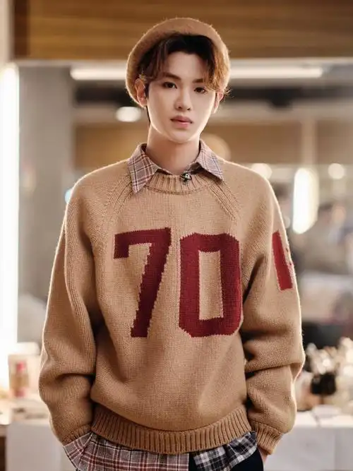 黄明昊你好星期六棕色贝雷帽毛衣造型