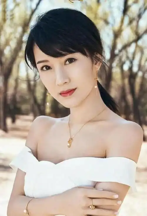 李念居然是三胎妈妈了!26岁嫁富豪隐退,33岁凭借《都挺好》大火