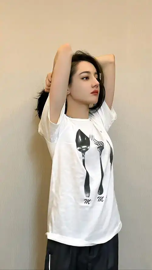 迪丽热巴近照生活感拉满你都看过几张