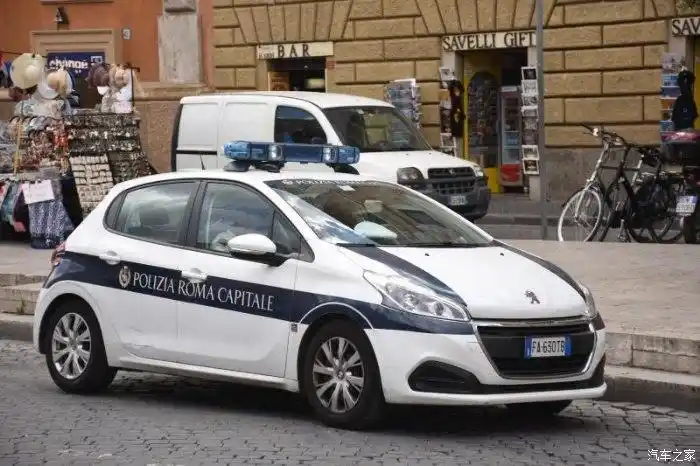 意大利自由行罗马警车抓拍