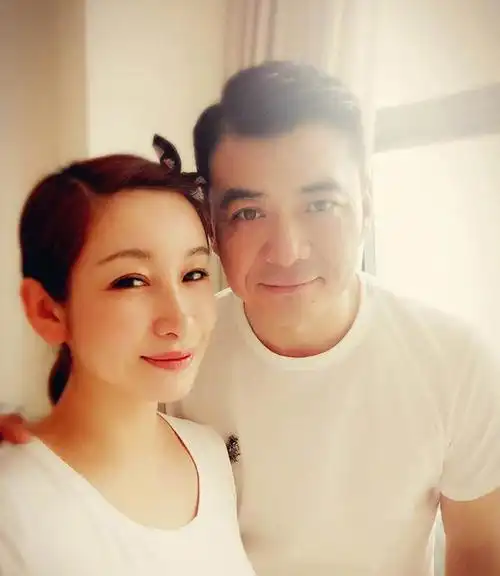 回顾"军人专业户"王新军:与唐静离婚后,二婚娶秦海璐再获幸福