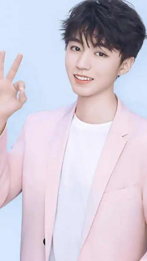 你喜欢的样子我都有#王俊凯的桃花眼,治愈迷人的笑容,多少少女倾挠谮