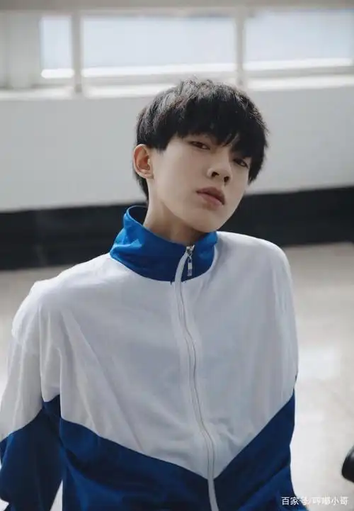 初三男生照片帅气00后 初三学生照片男生帅气-图片大观-奇异网