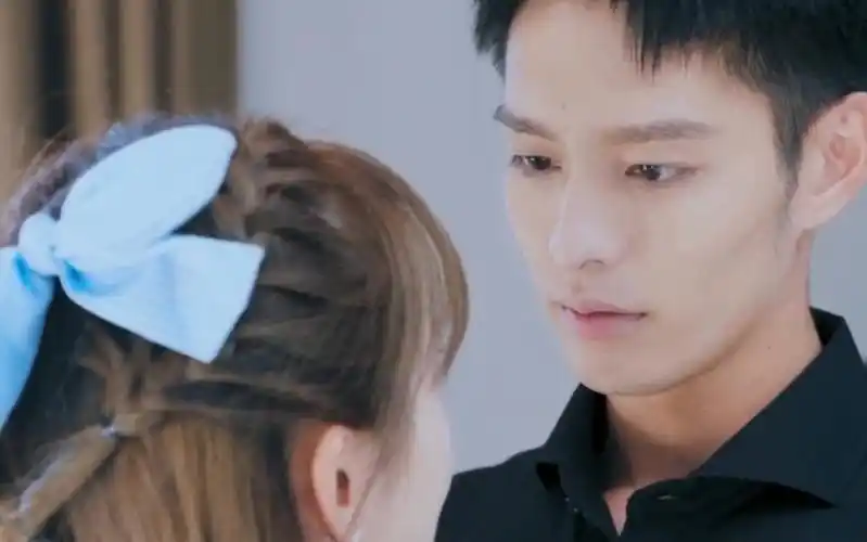 这可能就是放大版系列之椅子吻放大版hhh『曹佑宁*余玥』