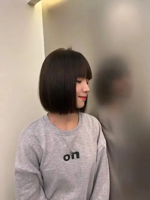 好看到剁脚的一刀切短发lisa同款永不过时