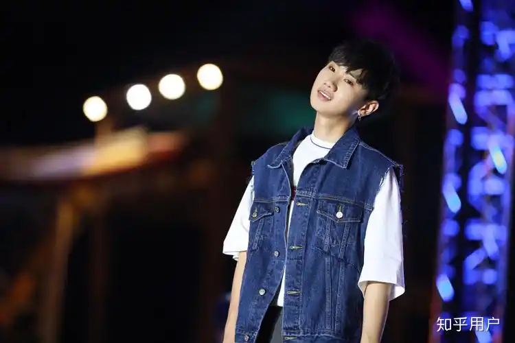 大家没有发现汪苏泷变帅了吗