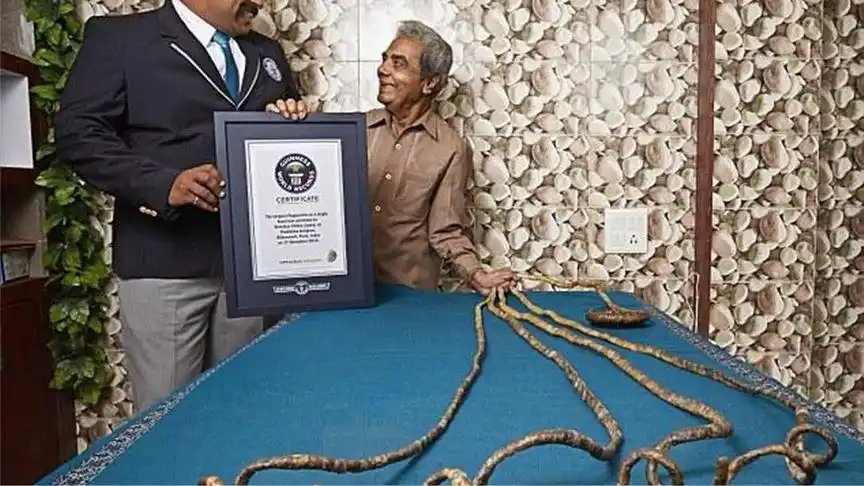 世界上指甲最长的男人