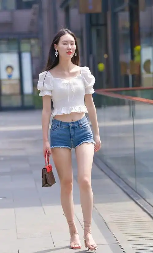 tips①:低腰牛仔短裤的特点牛仔短裤的挑选技巧01但也不能天天穿