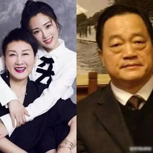 张凯丽和老公结婚25年,恩爱如初,育有一女,老公是作家