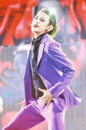 小鬼王琳凯cosplay《蝙蝠侠》小丑酷炫写真