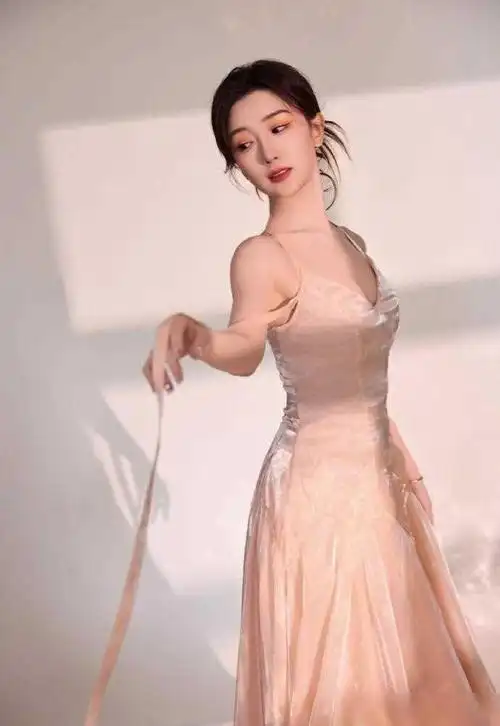 白到发光毛晓彤好令人心动啊