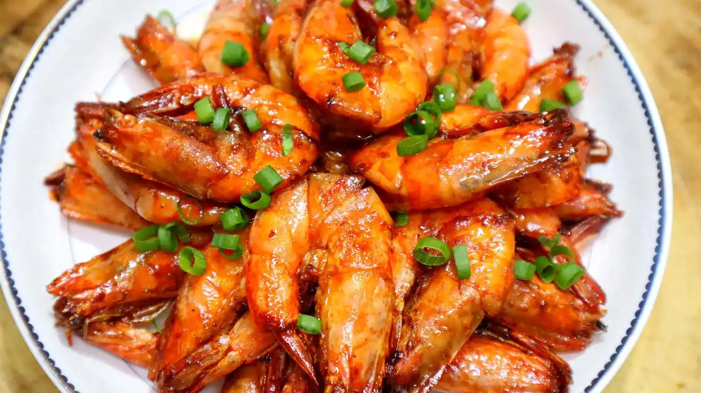 油焖大虾好多人都做错了,难怪不好吃,看饭店大厨是如何做的