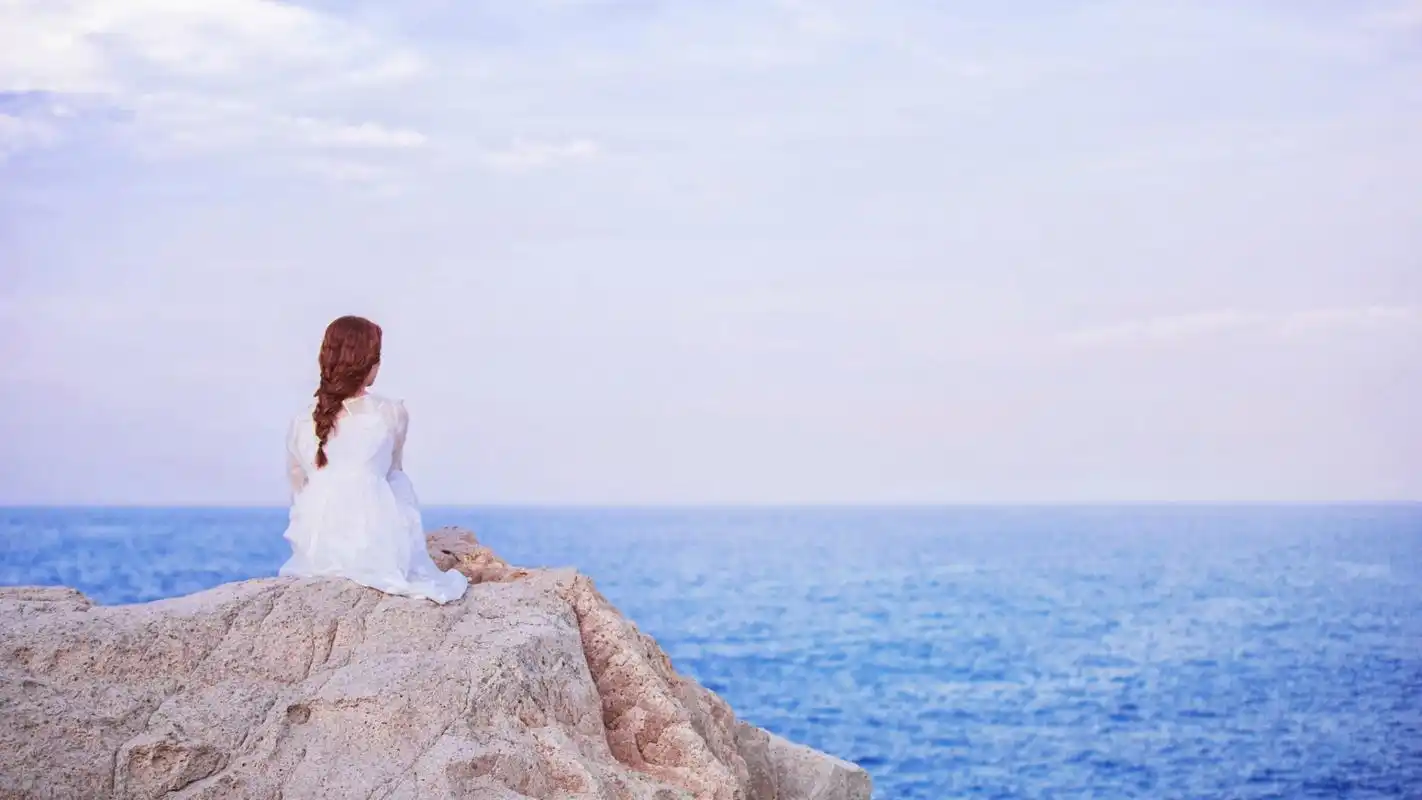 大海美女背影看海心情小清新唯美壁纸