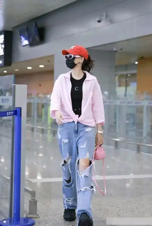 张柏芝机场照,一身素人破烂穿搭尽显高级明星范,无人能比