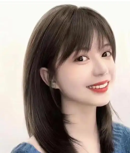 而复古风的短发发型设计,在时尚的同时还能让女生的脸型显得更加的