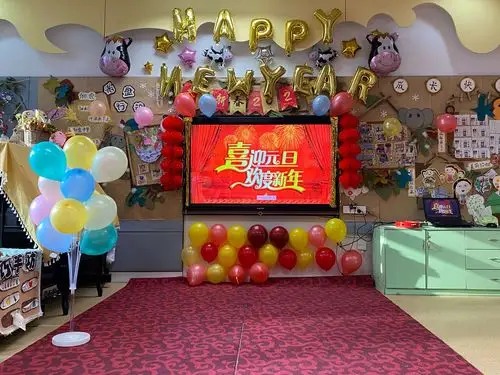 快来看看我们精心布置的舞台吧!