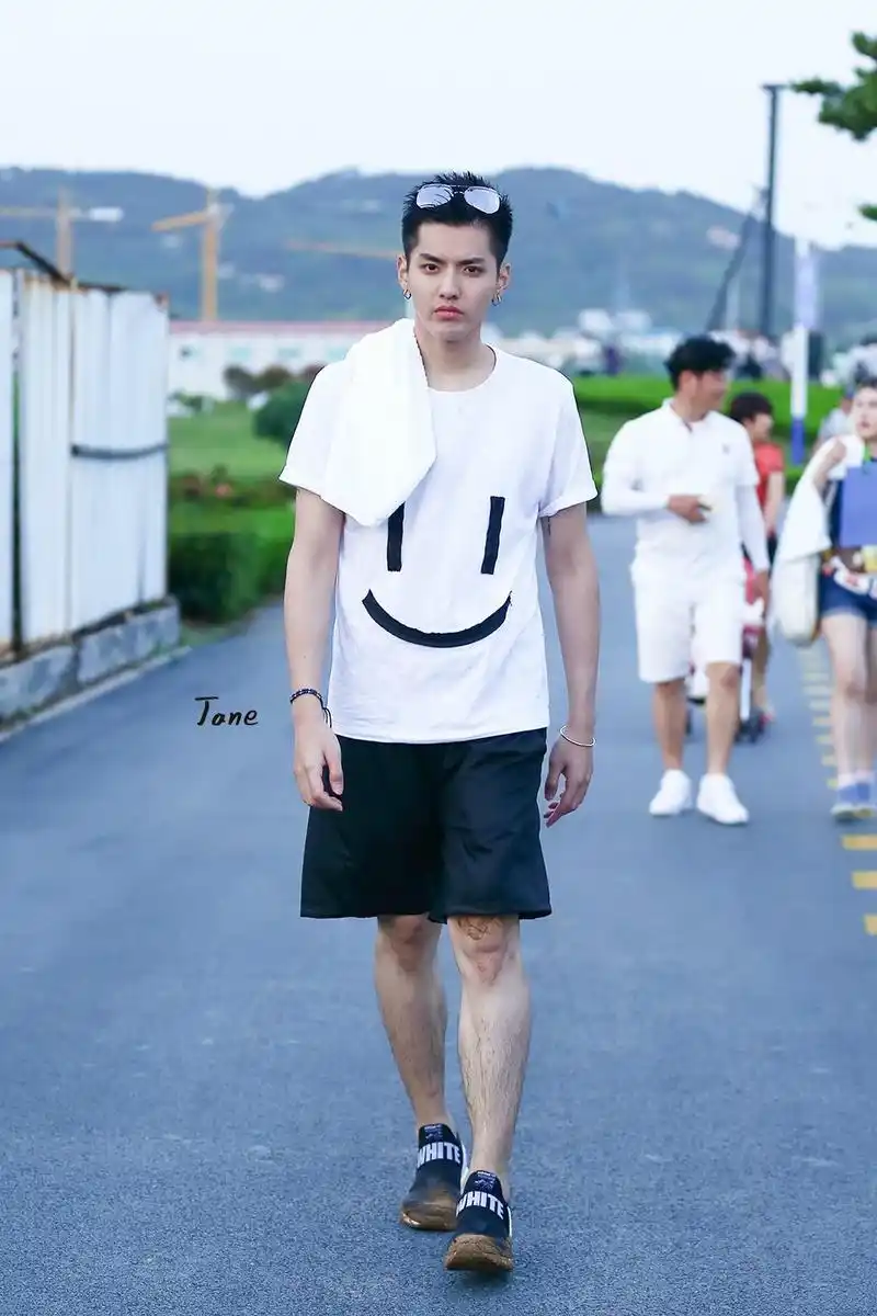 大概这才是最具少年感的穿搭吧～@mr_凡先生