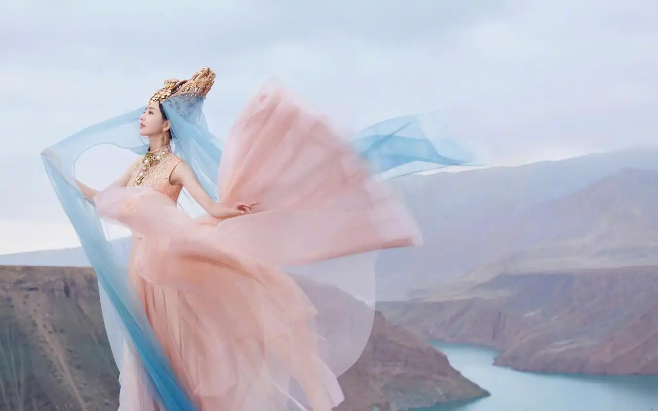 佟丽娅异域风情高清桌面壁纸