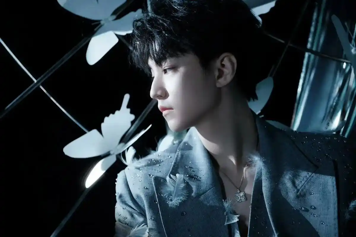 2025了##王俊凯跨年神图#2025一切顺利恭喜发财