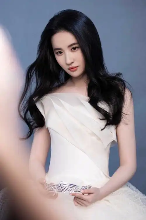 刘亦菲编发造型##chaumet冠冕大使刘亦菲