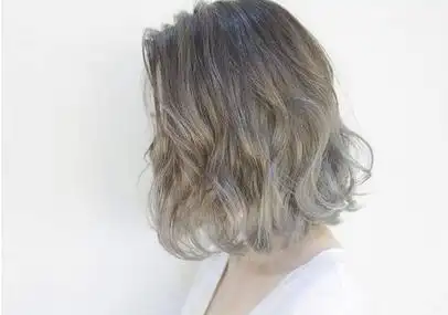 青木亚麻灰发色图片 好染吗