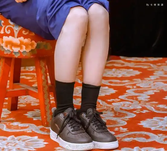 范丞丞青春环游记#真的羡慕了范丞丞的腿!又白又长又细又直,关键是!