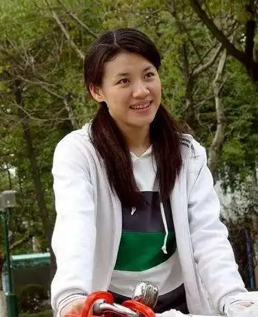 刘琳年轻时候的照片她的导演前男友是张黎吗