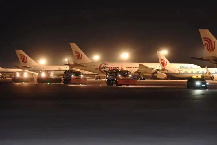 持续降雪北京两场全力保障旅客安全出行