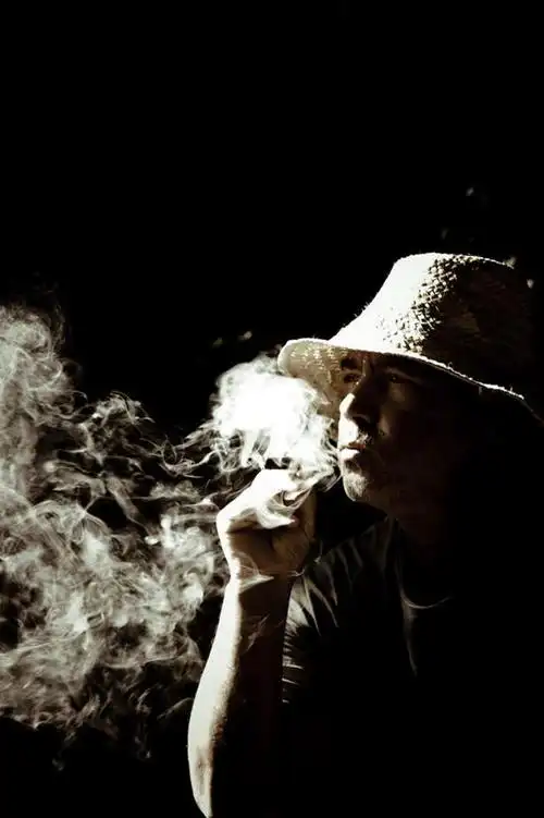 男性,烟,摄影,影棚,观看,一支,戴着,察看,关注,一顶,老年男性,男人