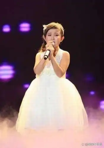 袖珍女朱洁结婚多年不敢要孩子如今过得怎样了