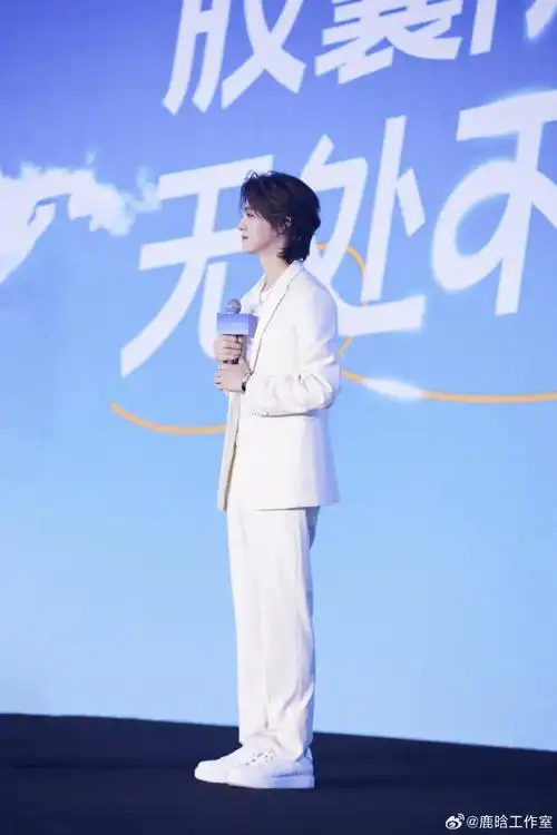 全世界最帅的老板##柳丝木品牌全球代言人鹿晗##胶囊防晒无处不shine