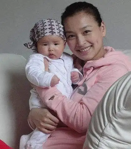 比起张庭,我更喜欢她老公前妻曾哲贞那种类型的长相