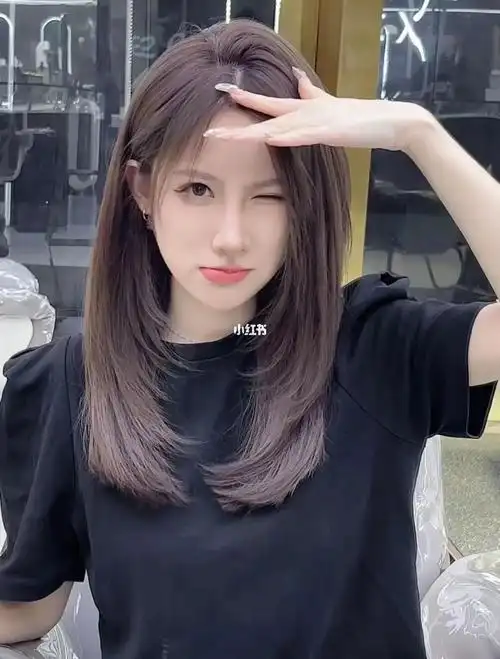 这颜色染完减龄效果好好哦 发型也显得轻盈