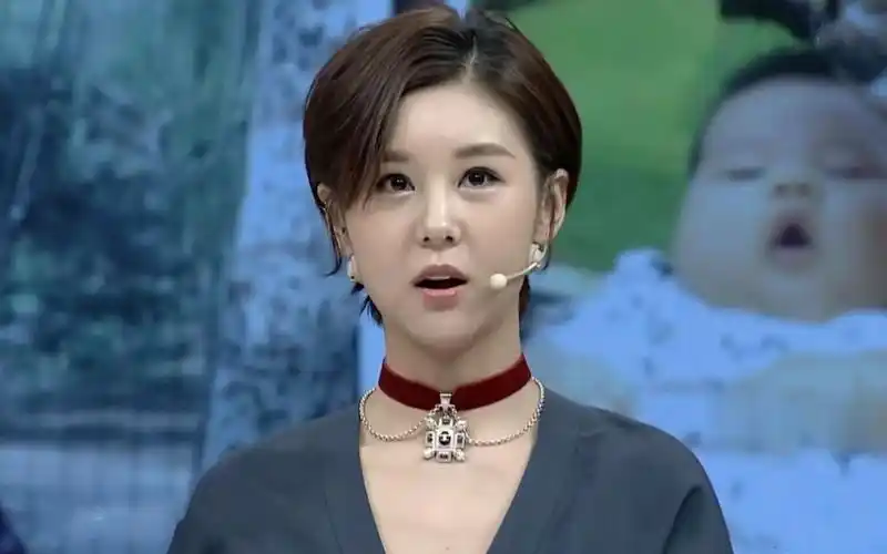 李小萌首次曝光儿子视频,长得太像王雷了,李小萌谈儿子合集